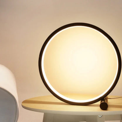 Halo lampa na noční stolek