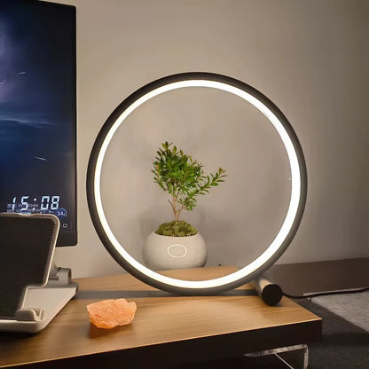 Halo lampa na noční stolek