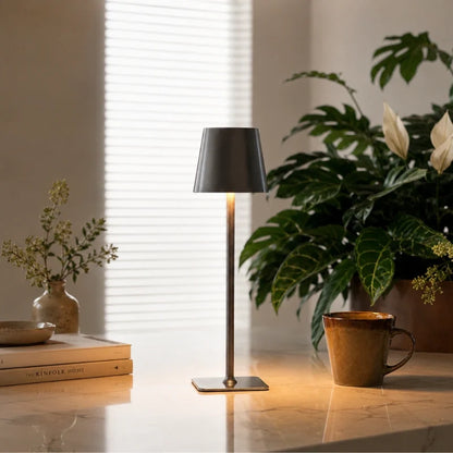 Candeeiro de mesa alto com intensidade regulável