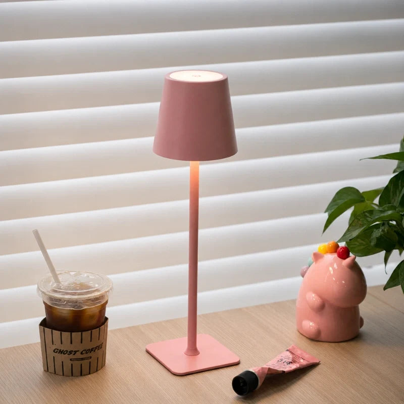 Candeeiro de mesa alto com intensidade regulável