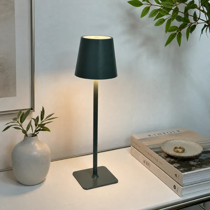 Candeeiro de mesa alto com intensidade regulável