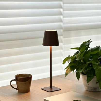 Candeeiro de mesa alto com intensidade regulável