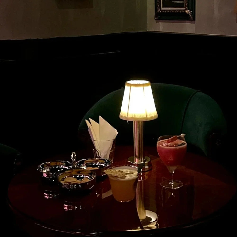 Candeeiro de mesa de elegância retro