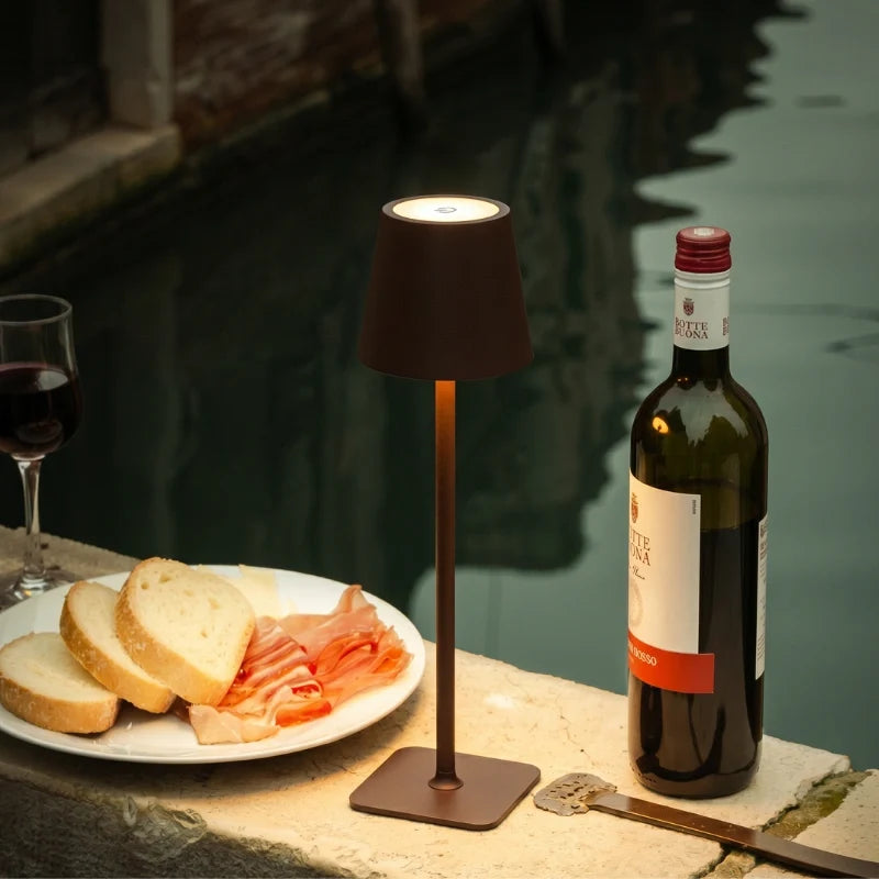 Candeeiro de mesa alto com intensidade regulável