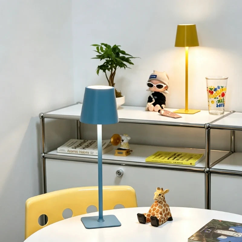 Candeeiro de mesa alto com intensidade regulável
