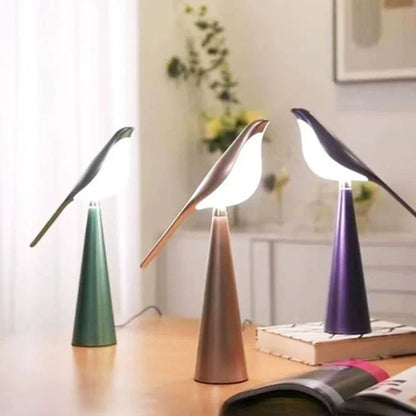 Serene Magpie Light