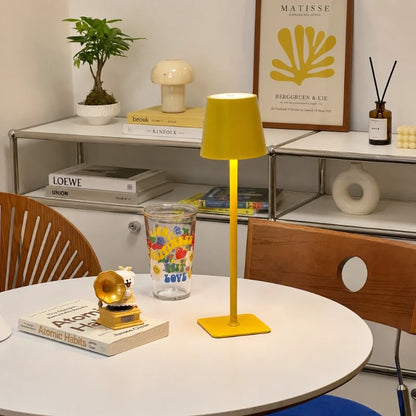 Candeeiro de mesa alto com intensidade regulável