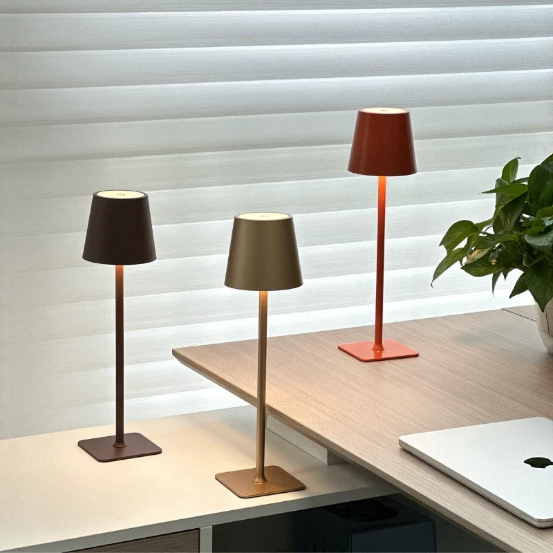 Candeeiro de mesa alto com intensidade regulável