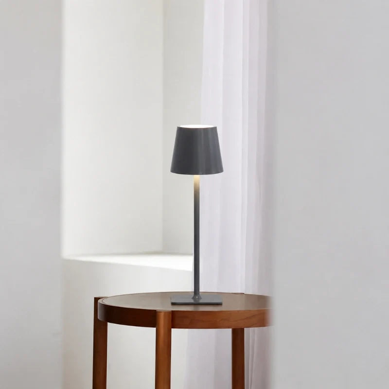 Candeeiro de mesa alto com intensidade regulável