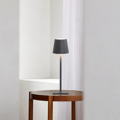 Candeeiro de mesa alto com intensidade regulável