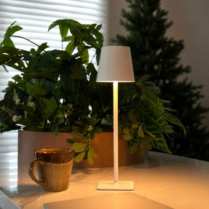 Candeeiro de mesa alto com intensidade regulável