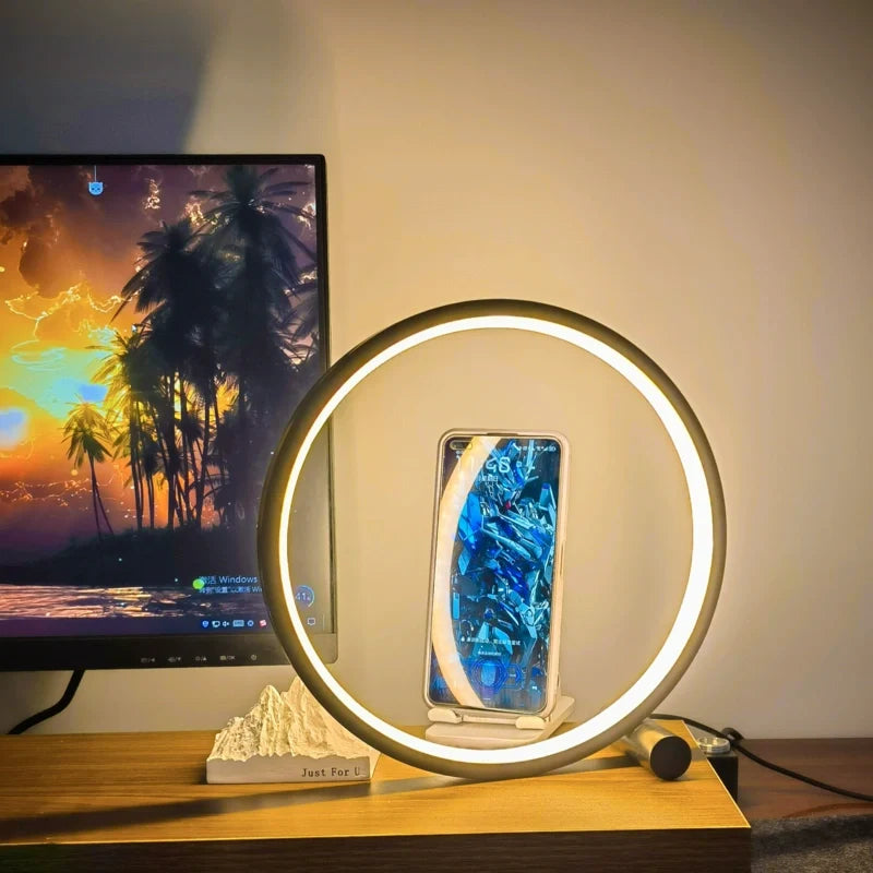 Halo lampa na noční stolek