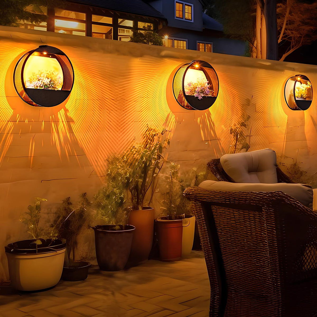 Potvormige wandlamp op zonne-energie