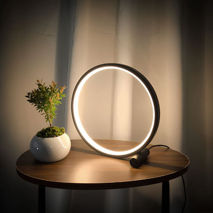 Halo lampa na noční stolek