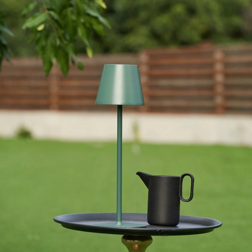 Candeeiro de mesa alto com intensidade regulável