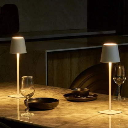 Candeeiro de mesa alto com intensidade regulável